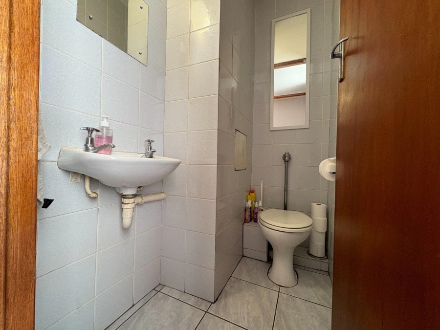 2 Bedroom Property for Sale in Loevenstein Western Cape